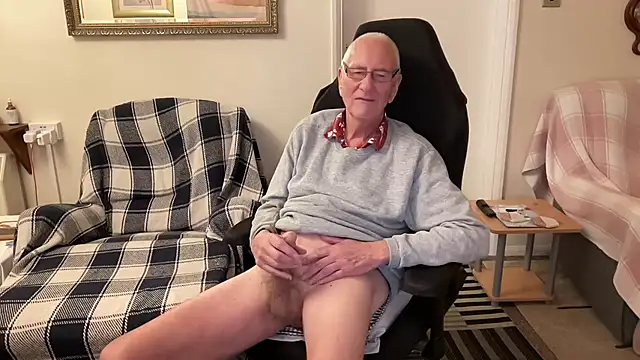 Snapshot of cutaboverest chatting on November 5, 2025, 4:07 pm cutaboverest online show from November 5, 2025, 4:07 pm