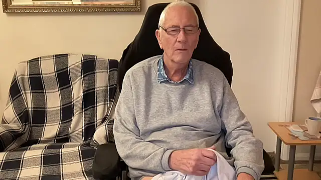 cutaboverest online show from November 15, 2025, 6:04 pm