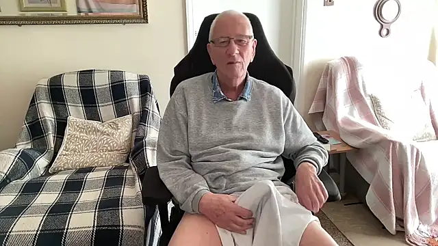 Snapshot of cutaboverest chatting on May 6, 2026, 3:06 pm cutaboverest online show from May 6, 2026, 3:06 pm
