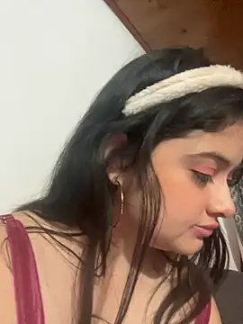 Stephania 18 online show from October 1, 2025, 11:44 pm