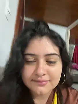 Stephania 18 online show from October 4, 2025, 11:47 pm