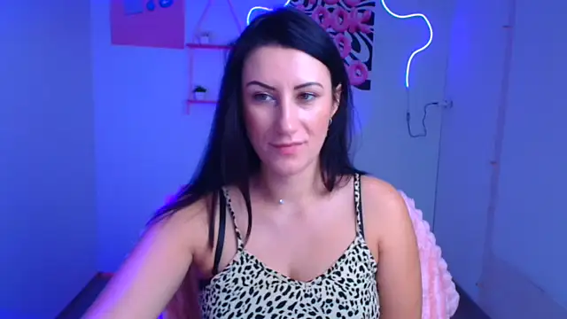 Loren Moa online show from November 2, 2025, 6:49 am