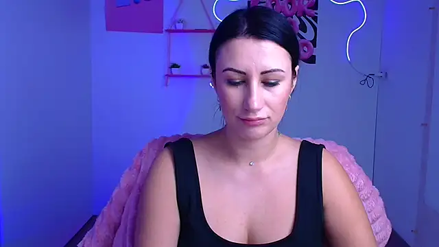 Loren Moa online show from November 21, 2025, 12:48 pm