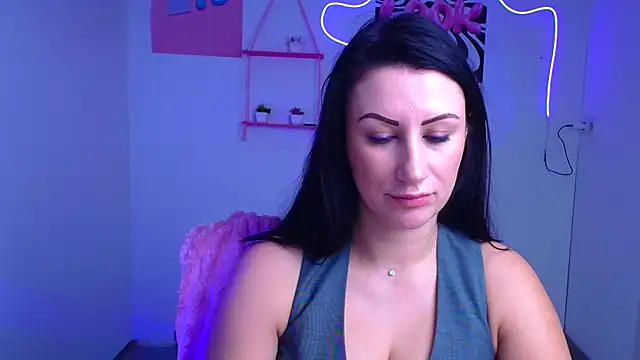 Loren Moa online show from November 29, 2025, 7:33 am