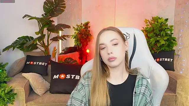 Linda054 online show from December 14, 2024, 12:01 pm