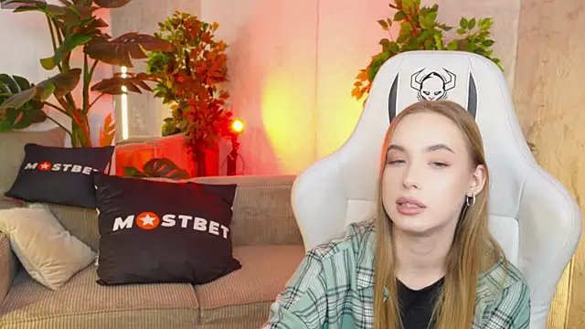 Linda054 online show from December 14, 2024, 6:09 pm