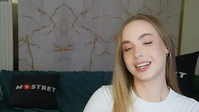 Linda054 online show from December 15, 2024, 6:48 pm