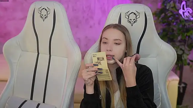 Linda054 online show from January 15, 2025, 3:50 pm