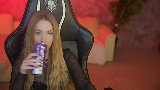 Linda054 online show from September 19, 2025, 12:02 am