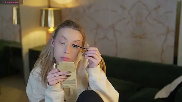 Linda054 online show from September 30, 2025, 12:59 am