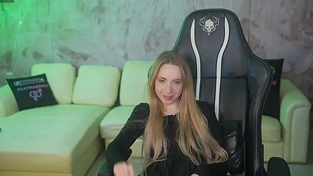 Linda054 online show from October 18, 2025, 5:43 am