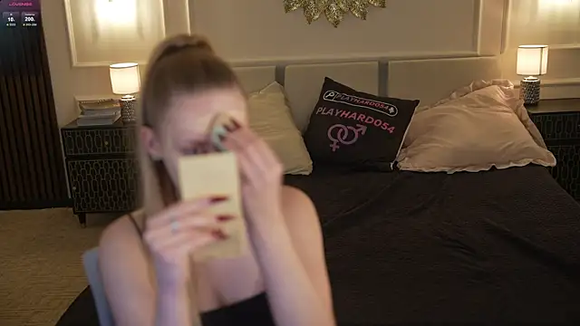 Linda054 online show from October 26, 2025, 12:11 pm