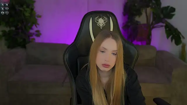 Linda054 online show from November 2, 2025, 1:41 am