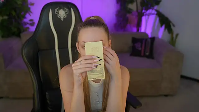 Linda054 online show from November 15, 2025, 5:49 am