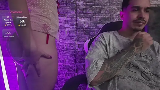 HotCouple 697 online show from November 10, 2025, 6:51 pm