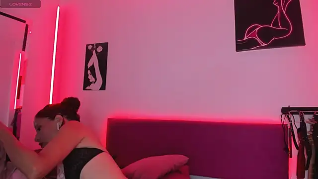 Snapshot of Little_Naughtty chatting on February 12, 2025, 2:21 pm Little Naughtty online show from February 12, 2025, 2:21 pm