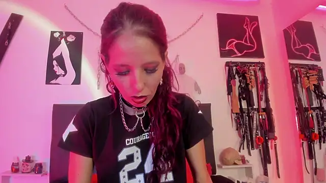 Snapshot of Little_Naughtty chatting on November 12, 2025, 1:22 pm Little Naughtty online show from November 12, 2025, 1:22 pm