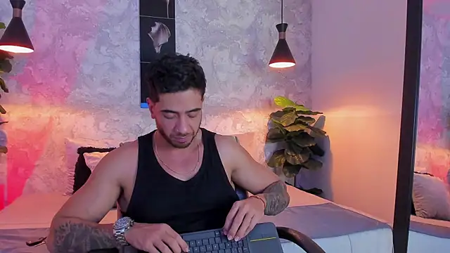 Snapshot of Nate_franco chatting on October 31, 2025, 4:24 am Nate franco online show from October 31, 2025, 4:24 am