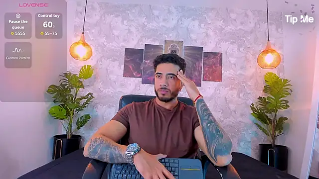 Snapshot of Nate_franco chatting on November 26, 2025, 4:35 am Nate franco online show from November 26, 2025, 4:35 am