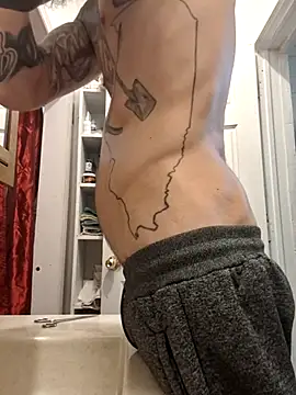 Snapshot of Robriguezxxx chatting on January 1, 2025, 8:35 am Robriguezxxx online show from January 1, 2025, 8:35 am