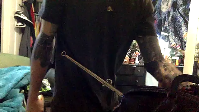 Snapshot of Robriguezxxx chatting on January 21, 2025, 9:36 pm Robriguezxxx online show from January 21, 2025, 9:36 pm