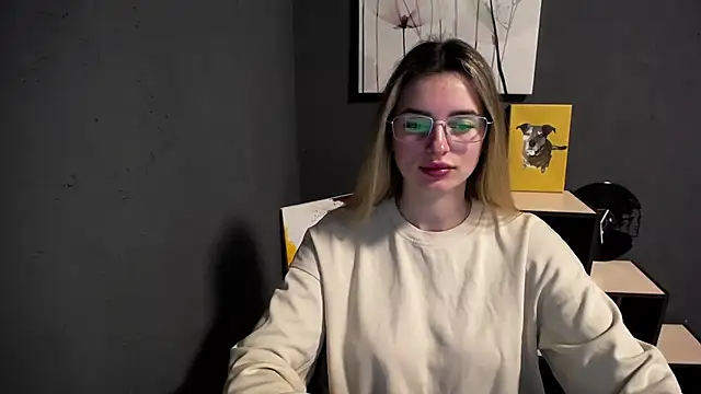 lady olivia  online show from April 15, 2026, 12:56 pm