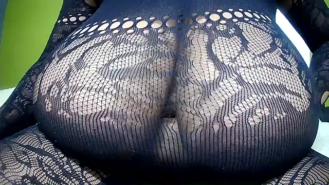 Queenboobs61 online show from April 17, 2026, 7:11 am