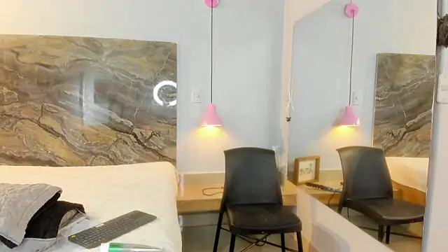 Snapshot of Alisson_zambrano chatting on December 18, 2025, 8:26 pm Alisson zambrano online show from December 18, 2025, 8:26 pm