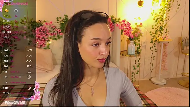 Snapshot of Lolly_Neal chatting on October 14, 2025, 4:57 am Lolly Neal online show from October 14, 2025, 4:57 am