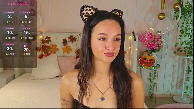 Snapshot of Lolly_Neal chatting on October 28, 2025, 5:00 am Lolly Neal online show from October 28, 2025, 5:00 am