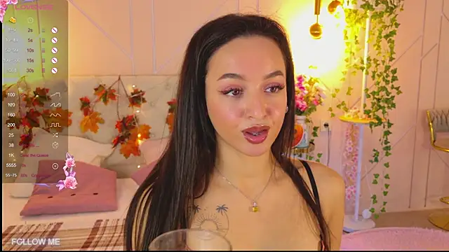 Snapshot of Lolly_Neal chatting on November 4, 2025, 5:06 am Lolly Neal online show from November 4, 2025, 5:06 am