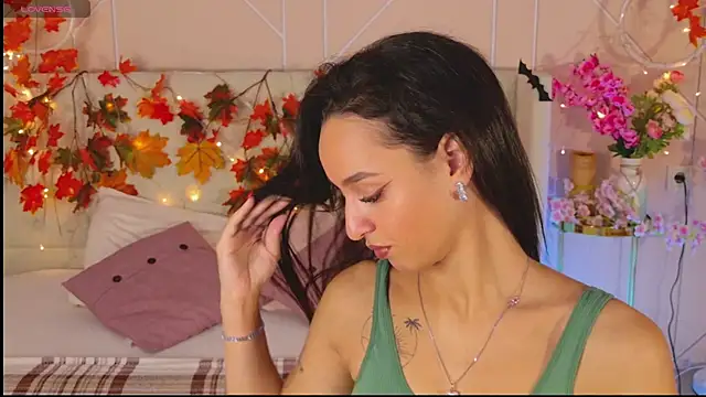 Snapshot of Lolly_Neal chatting on November 10, 2025, 4:55 am Lolly Neal online show from November 10, 2025, 4:55 am