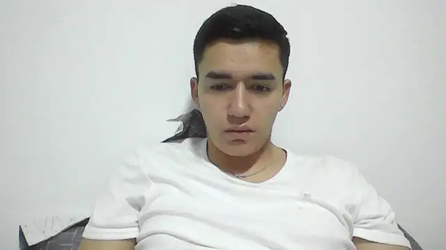 Snapshot of Estebitan_vm chatting on October 1, 2025, 5:02 am Estebitan vm online show from October 1, 2025, 5:02 am