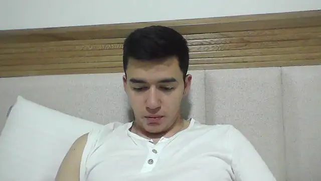 Snapshot of Estebitan_vm chatting on October 11, 2025, 3:10 pm Estebitan vm online show from October 11, 2025, 3:10 pm