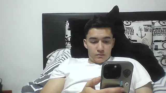 Snapshot of Estebitan_vm chatting on August 4, 2026, 3:21 am Estebitan vm online show from August 4, 2026, 3:21 am