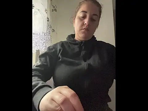 Snapshot of yzabell18 chatting on October 10, 2025, 7:29 am yzabell18 online show from October 10, 2025, 7:29 am