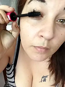 Snapshot of yzabell18 chatting on November 20, 2025, 12:27 pm yzabell18 online show from November 20, 2025, 12:27 pm