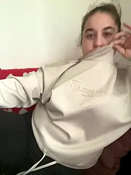 Snapshot of yzabell18 chatting on November 29, 2025, 12:41 pm yzabell18 online show from November 29, 2025, 12:41 pm