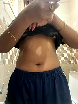 Snapshot of Soniya_776 chatting on November 15, 2025, 4:10 am Soniya 776 online show from November 15, 2025, 4:10 am