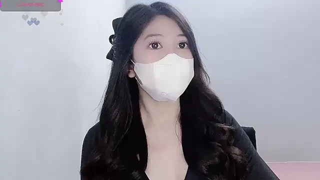 tanhxiu online show from November 7, 2025, 5:57 pm