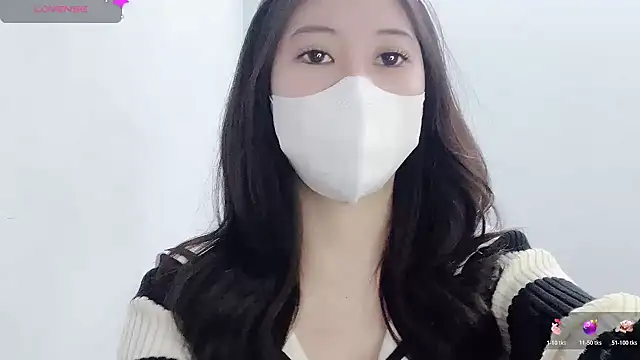 tanhxiu online show from November 10, 2025, 1:32 pm