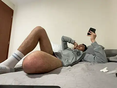 Snapshot of femboyxx69 chatting on April 18, 2026, 2:10 pm femboyxx69 online show from April 18, 2026, 2:10 pm
