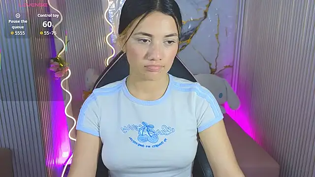 Snapshot of Chiara_tay chatting on April 22, 2026, 7:15 pm Chiara tay online show from April 22, 2026, 7:15 pm