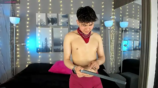 Snapshot of noah_and_rose chatting on November 7, 2025, 7:58 pm noah and rose online show from November 7, 2025, 7:58 pm