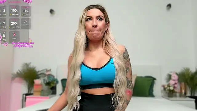 Snapshot of zoey_marie chatting on December 2, 2025, 3:29 pm zoey marie online show from December 2, 2025, 3:29 pm