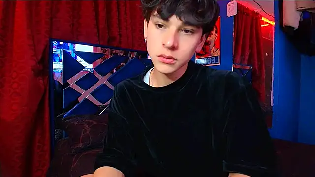 Luke Howland online show from November 4, 2025, 11:15 pm