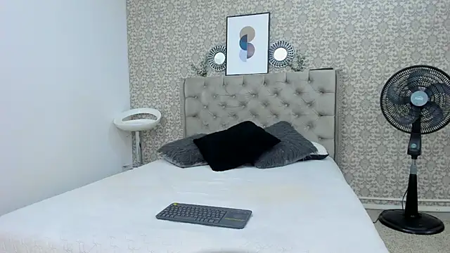 Snapshot of Bryson_Collins_ chatting on September 18, 2025, 11:18 pm Bryson Collins online show from September 18, 2025, 11:18 pm