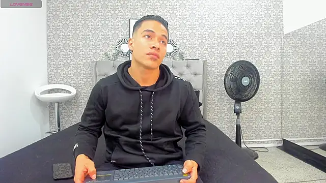 Snapshot of Bryson_Collins_ chatting on October 7, 2025, 11:13 pm Bryson Collins online show from October 7, 2025, 11:13 pm