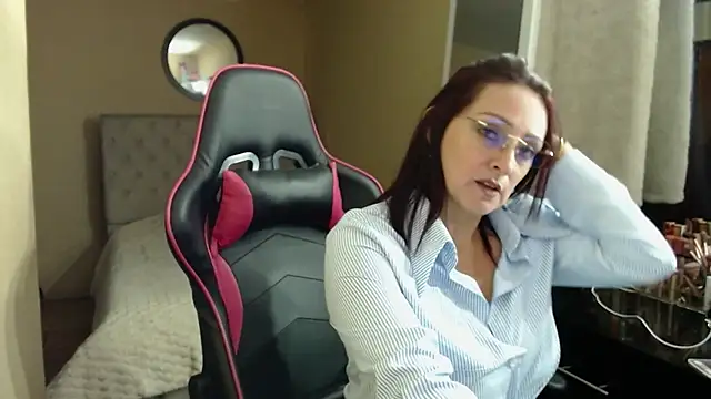 Carol Scottt online show from April 14, 2026, 8:04 pm