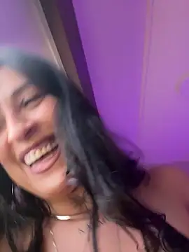 Snapshot of CarolaDrago chatting on February 3, 2026, 8:14 pm CarolaDrago online show from February 3, 2026, 8:14 pm